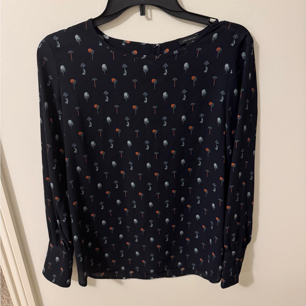Ann Taylor Navy Floral Blouse size extra small